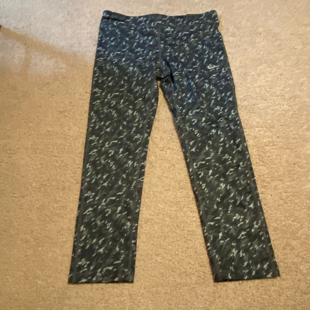 Nike Cropped Tights Women’s M NWT